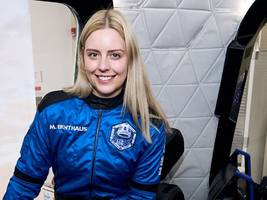 blue origin: zwei deutsche fliegen ins all
