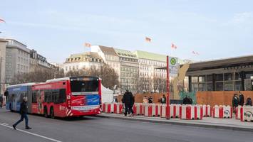 Jungfernstieg: Haltestellen-Verlegung ärgert Fahrgäste – „Schildbürgerstreich“