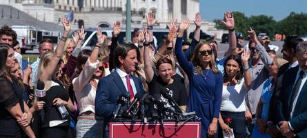 Epstein-Akten: Tausende Fotos und Dokumente veröffentlicht