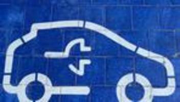 Automobilindustrie: Autoproduktion Ost mit leichtem Plus