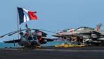 kriegsschiff: macron kündigt baubeginn von neuem französischen flugzeugträger an