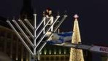 Lichterfest: Chanukka-Leuchter in der Hamburger Innenstadt