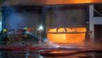 notfälle: halle brennt - großeinsatz der feuerwehr in barsbüttel