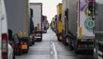 Verkehr: Staus an der polnischen Grenze im Weihnachtsreiseverkehr