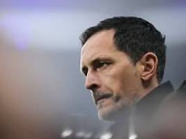 eintracht auf der letzten rille: wilde gerüchte um trainer toppmöller nerven frankfurt