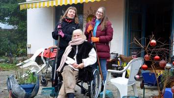 Wie hilfsbereite Laubengel Loretta Wollenbergs Weihnachtsfest retten