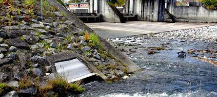 dieses mini-kraftwerk im augsburger lech arbeitet im verborgenen