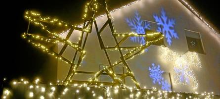 Funkelnde Weihnachtshäuser in Meitingen und Erlingen ziehen die Blicke auf sich
