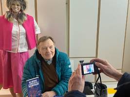 literatur: „ich bin berühmt, ich bin ein star, ich bin auf facebook“