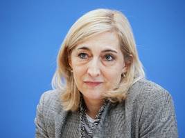 gesundheitsministerin: wenn nina warken effizientere krankenkassen will, sollte sie mal nina warken anrufen