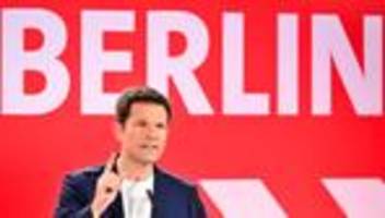 Debatte um Böllerverbot: SPD-Spitzenkandidat: Silvester in Berlin einfach irre