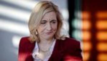 Krankenversicherung: Gesundheitsministerin Warken weist Schuld an Beitragserhöhung zurück