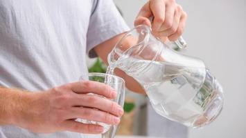 Wasser als Schlüssel zum Abnehmen? Dr. Riedl erklärt, wie es funktioniert