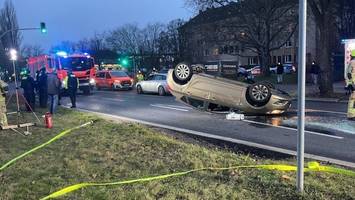 Auto überschlägt sich nach Kollision – Fahrer nur leicht verletzt