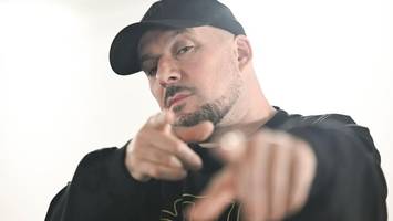 Shitstorm nach Auftritt bei Tesla-Feier: Kool Savas rechtfertigt sich