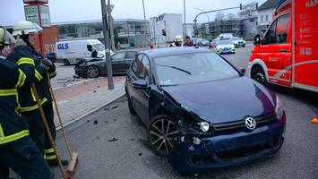 Zwei Verletzte bei Unfall auf Weidenbaumsweg - Stau in der Umgebung