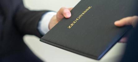 Mit gefälschtem Zeugnis der Uniklinik Augsburg: Mann soll Top-Jobs ergaunert haben