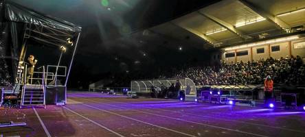 Weihnachten aus über tausend Stimmen: Stadionsingen in Augsburg begeistert über 1000 Menschen