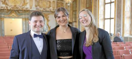 „wir waren versuchskaninchen“: wie es für augsburgs erste medizin-absolventen jetzt weitergeht