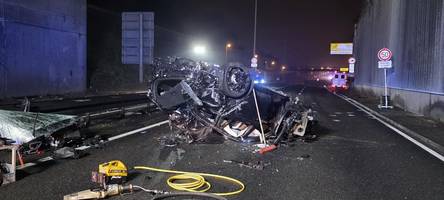 Brennendes Auto: 41-Jähriger stirbt nach Unfall auf der B17