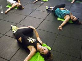 USA: Fingerspitzen an die Zehen, bitte