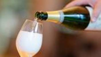 Steuerstatistik: Sektkonsum sinkt: 10 Gläser weniger pro Kopf