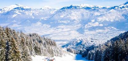 Schweiz: Unternehmer öffnet Skigebiet kostenlos für alle Gäste