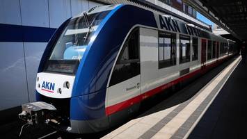 parkplatz und gleise gesperrt: bahnhof henstedt-ulzburg – umbau für s5