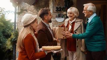 Streit über Weihnachten? „Verzeihen bedeutet nicht, die Eltern freizusprechen“