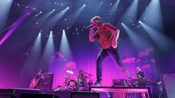 Madsen in Hamburg: Weihnachtsparty, Legende! Hoch die Tassen, und die Hände!