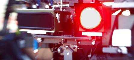 auf der autobahn: münchner rast mit 213 km/h in die radarfalle