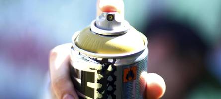 parkhaus der augsburger city-galerie mit graffiti besprüht – polizei ermittelt