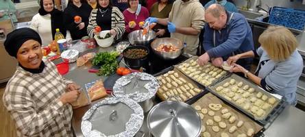 Brezen, arabisches Hähnchen und Weinblätter: Dieses Weihnachten ist ein Fest ohne Grenzen