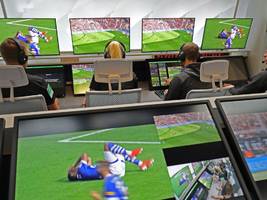 Fußball-Bundesliga: Lasst uns zu Weihnachten auch den VAR liebevoll in den Arm nehmen. Vielleicht geht er dann ja wieder.