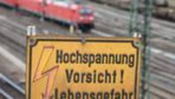 Notfall im Landkreis Osnabrück: Stromschlag durch Oberleitung – Jugendlicher schwer verletzt