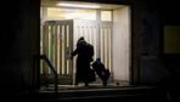 obdachlosikgeit im winter: wohnungslosenhilfe warnt wegen kälte vor lebensgefahr für obdachlose