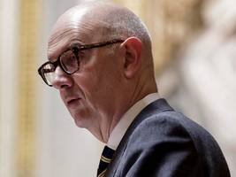 Streit um Sparpläne: Frankreichs Parlament verabschiedet Notlösung für Haushalt