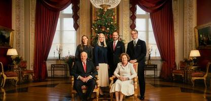 Norwegen: Mette-Marit schmückt den Weihnachtsbaum ohne Sohn