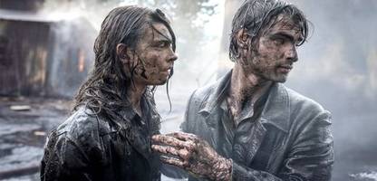 Serie »Schwarzes Gold«: Nicht nur die Schmutzschicht auf den Gesichtern ist dick aufgetragen