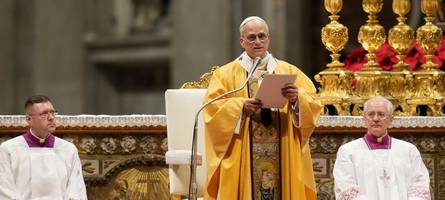 Papst mahnt bei Christmette mehr Menschlichkeit an