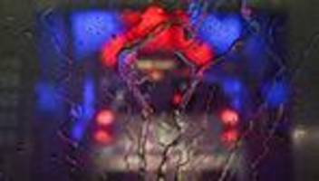 An Heiligabend: 88-Jährige fährt 18-Jährigen in Waschanlage an