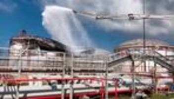 Drohnenkrieg: Ukraine attackiert Tanks mit Erdölprodukten – Großbrand