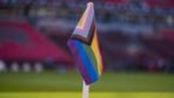 Menschenrechte im Iran: Iran will Pride-Spiel bei der Fußball-WM verhindern