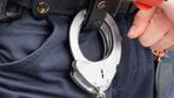 Paar eilt zu Hilfe: Streit an Heiligabend: Polizei nimmt 30-Jährigen fest