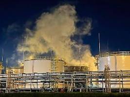 Brand auf 2000 Quadratmetern: Ukrainische Drohnen attackieren Erdöl-Tanks in Krasnodar