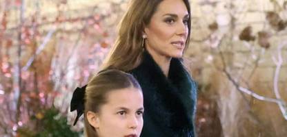 kate middleton und charlotte spielen zusammen weihnachtsduett