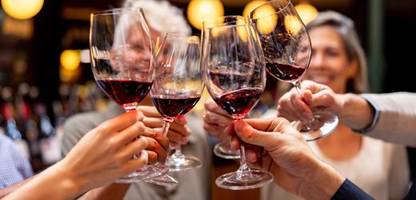 alkohol-forschung: warum der kater schlimmer ist, wenn man älter wird