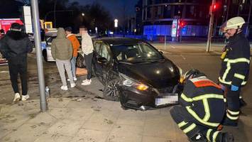 Schwerer Unfall in St. Georg – vier Verletzte nach missglücktem Wendemanöver