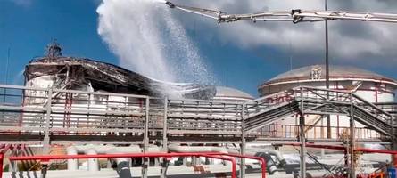 Ukraine attackiert Tanks mit Erdölprodukten – Großbrand