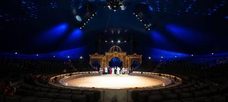 aktivisten stören premiere im circus krone